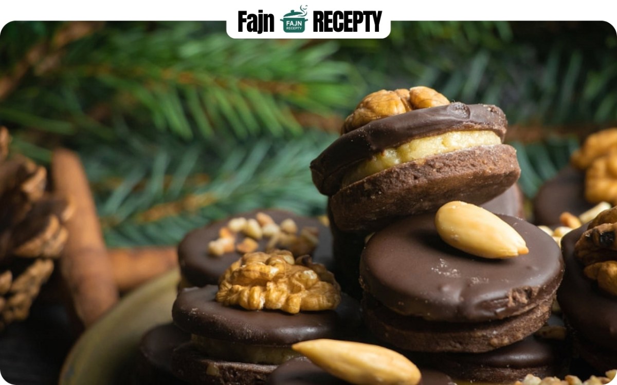 Tradiční išelské dortíčky s vlašskými ořechy a čokoládovou polevou