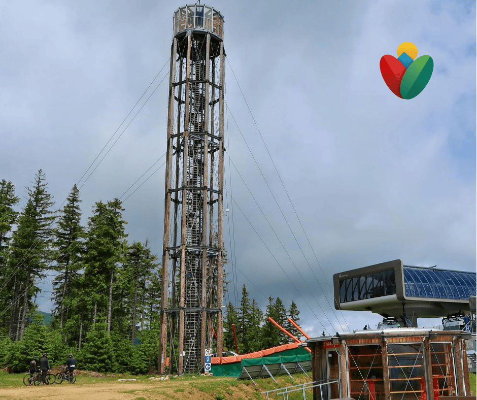 Štíhlá rozhledna ŠTVANICE nabízí výhled na masiv Králického Sněžníku