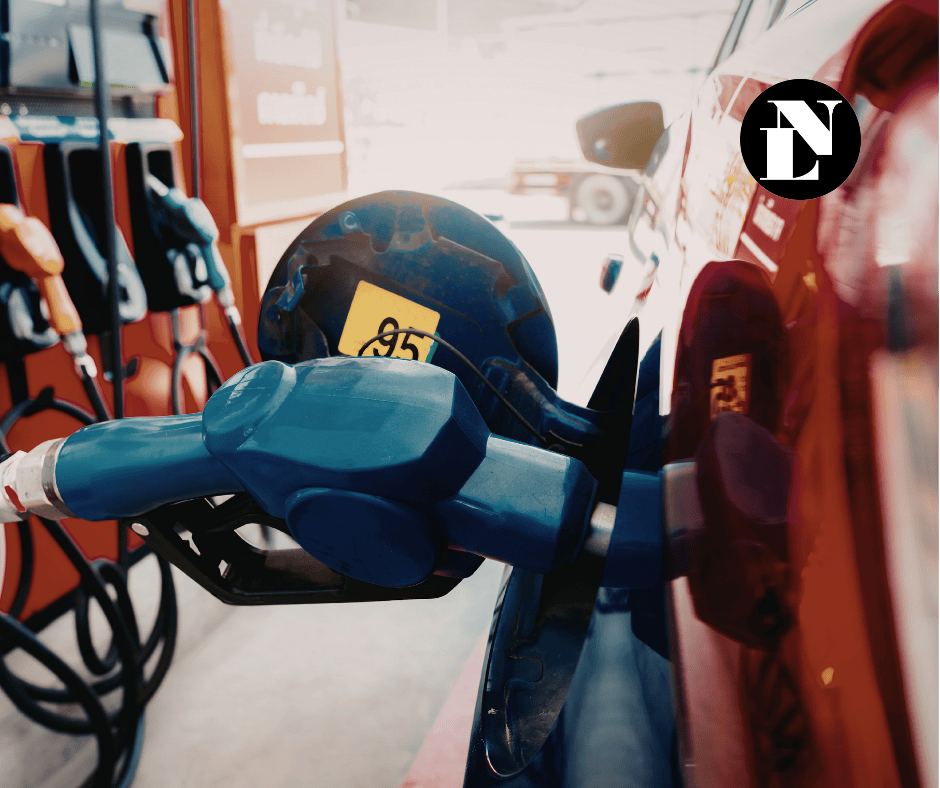 EKONOMIKA | Řidiči tankují BENZÍN levněji, cena NAFTY je ovšem o něco vyšší